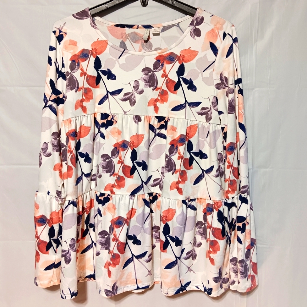 EST 1946 EUC Women's Super Soft Bell Sleeve Top, Size Medium